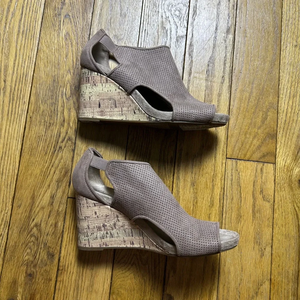 LifeStride Soft System Taupe Perforated Cork Wedge Peep Toe Sandals Womens 8.5M